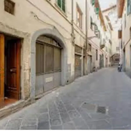 La Via Del Ponte Vecchio