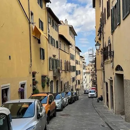 La Via Del Ponte Vecchio Apartment *